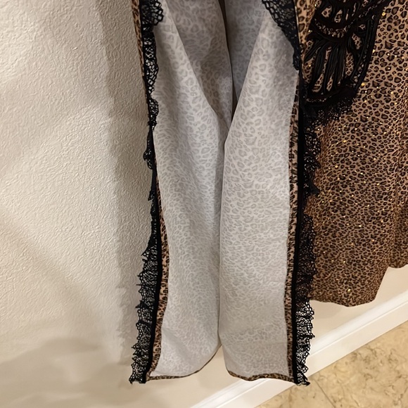 Handmade leopard print top with gold sequins and black lace - Picture 2 of 5